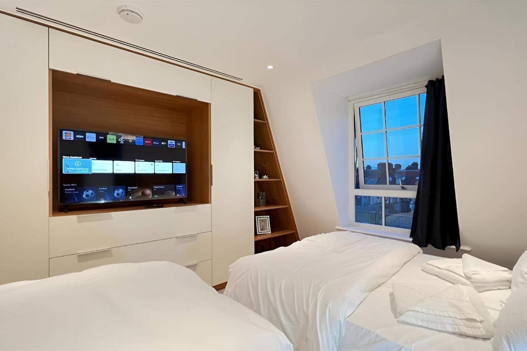 Marble Arch Penthouses With Skyline Views * Лондон